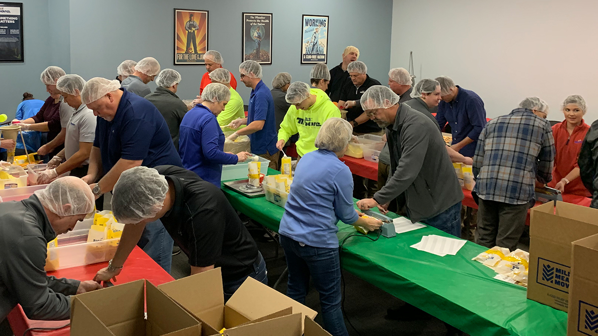 RT Moore employees volunteering at Million Meal Movement